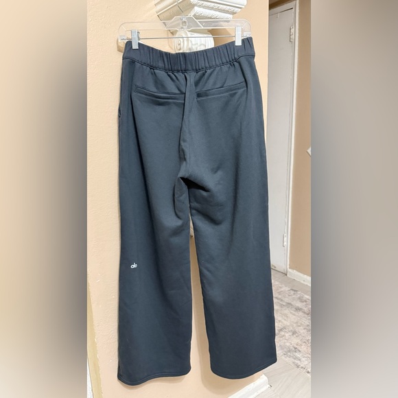 ALO Yoga Women’s gray Wide-Leg Sweatpants - Picture 6 of 13